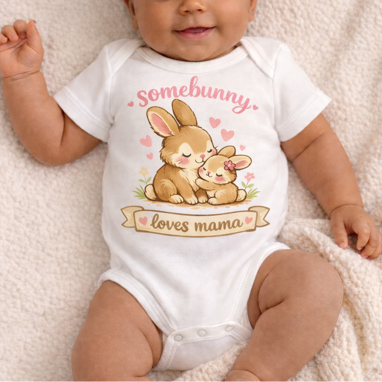 🐰 Somebunny loves mama – Baby Bodysuit